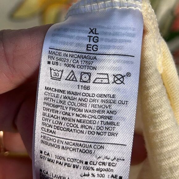 5 for $25🔥Old Navy Everywear Yellow Floral Graphic T-Shirt XL - Picture 4 of 5